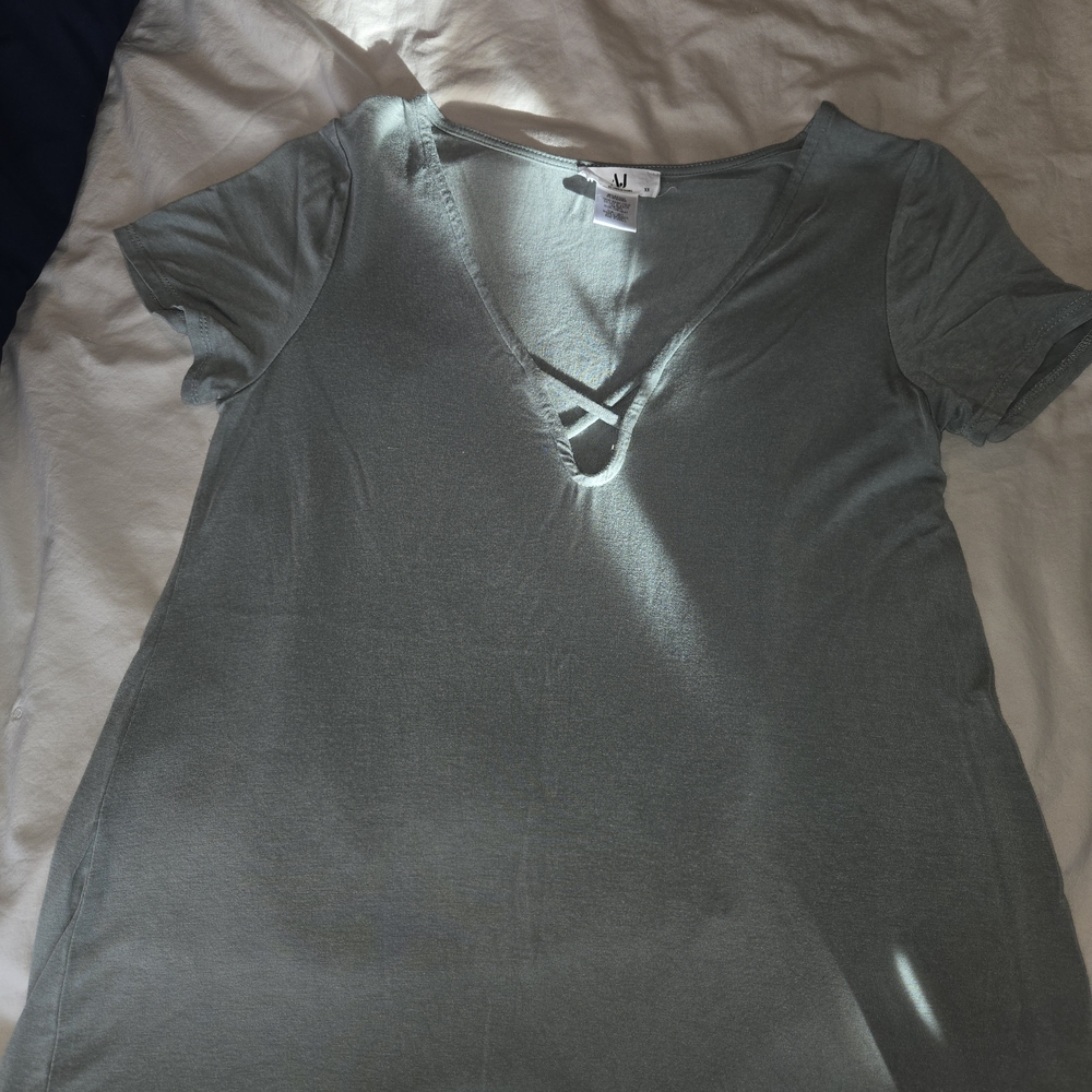 Amelia James Soft Gray V-Neck Short Sleeve Tee